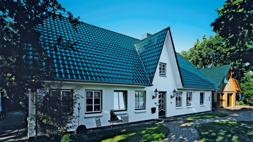 Keramická taška FUTURA 1/1 - Barva: Engoba vínově červená, Typ tašky: Základní taška, Typ krytiny: Pálená taška, Název: FUTURA