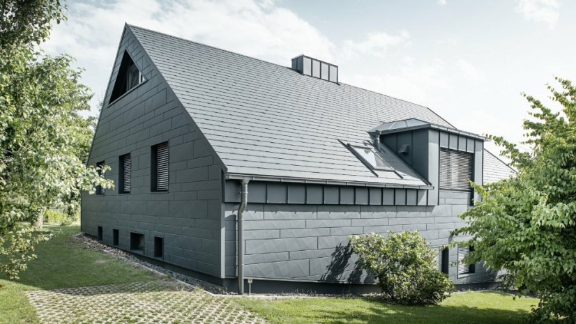 Falcovaný šindel PREFA - Barva: RAL 9005 černá, Typ krytiny: Falcovaný šindel PREFA