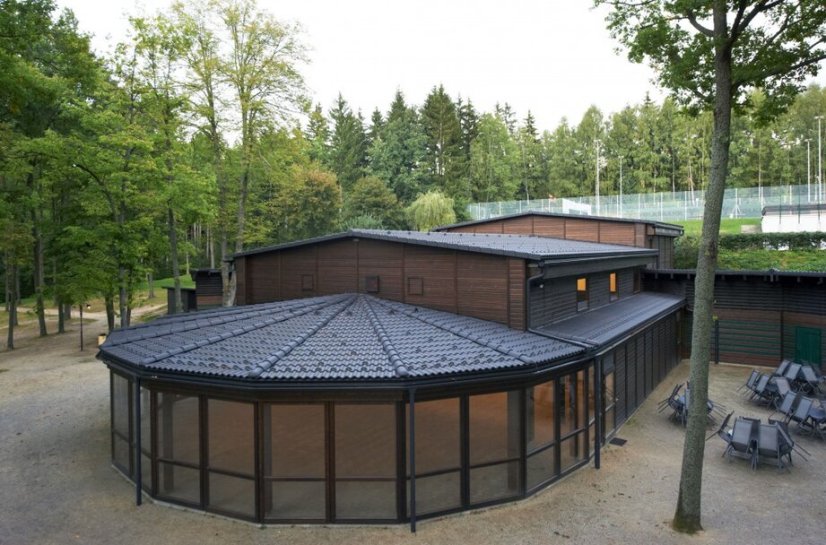 Betonová taška BRAMAC MAX 7° 1/1 - Druh krytiny BRAMAC: Betonové tašky, Barvy BRAMAC: Cihlově červená, Typ krytiny BRAMAC: BRAMAC MAX 7°, Typ tašky: Základní taška