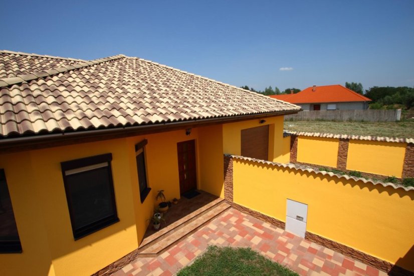 Betonová taška Coppo 2018 1/1 - Typ tašky: Základní taška, Třída kvality: Terran ColorSystem, Barva Terran: Modena