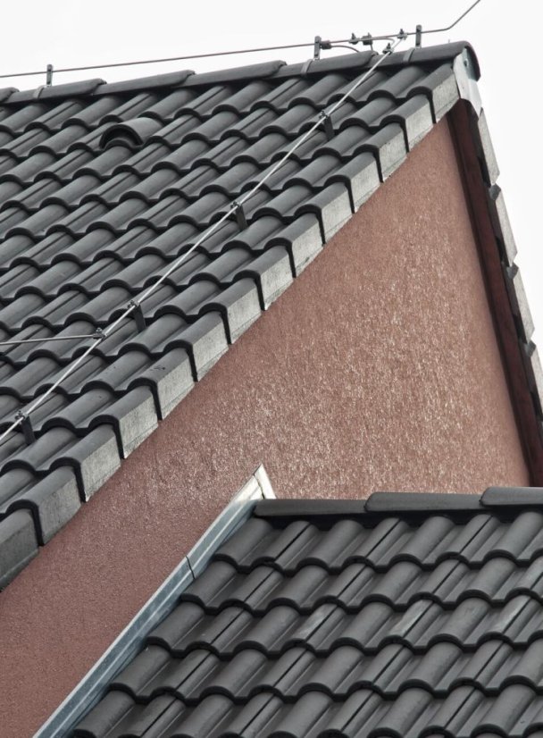 Betonová taška DANUBIA 1/1 - Typ tašky: Základní taška, Třída kvality: Terran INOVA, Barva Terran: Cihlově červená