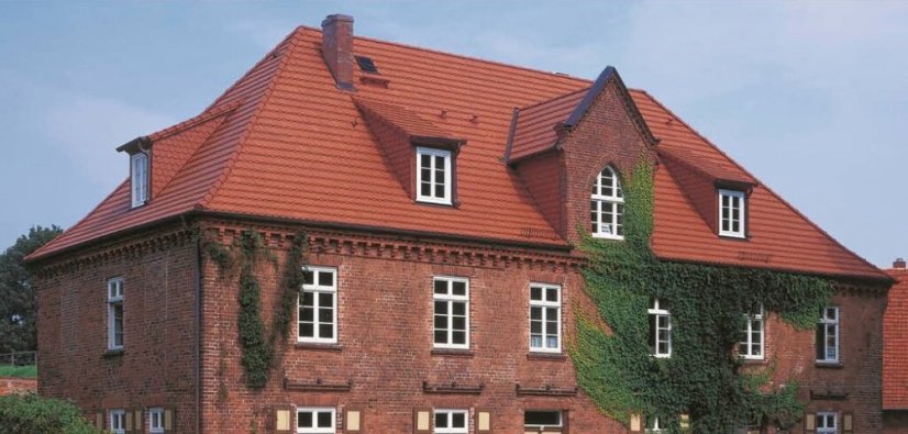 Keramická taška OPÁL 1/1 - Druh krytiny BRAMAC: Keramické tašky, Barvy BRAMAC: Glazura červenohnědá , Typ krytiny BRAMAC: OPÁL, Typ tašky: Základní taška