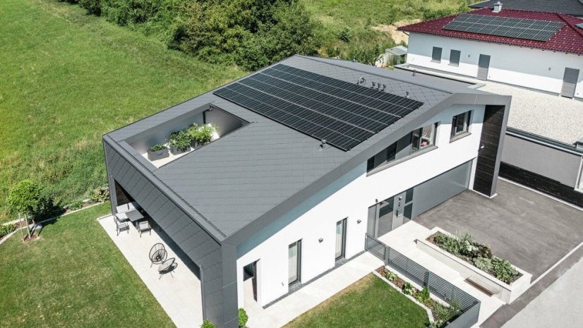 Falcovaná šablona 44 × 44 PREFA - Barva: RAL 3009 tmavě červená, Typ krytiny: Falcovaná šablona 44 × 44 PREFA