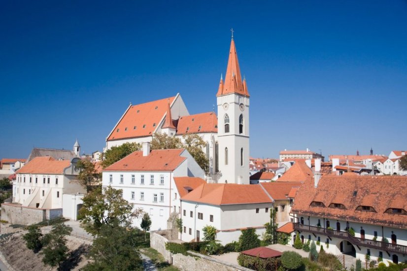 Bobrovka 19x40 - kulatý řez 1/1 - Barva: Amadeus černá 71, Povrchová úprava střešních tašek Tondach: Glazura Amadeus, Typ tašky: Základní taška, Typ krytiny: Bobrovka 19x40 - kulatý řez