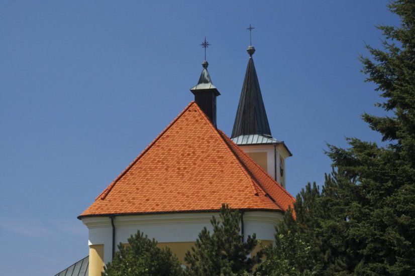 Bobrovka 19x40 - kulatý řez 1/1 - Barva: Amadeus černá 71, Povrchová úprava střešních tašek Tondach: Glazura Amadeus, Typ tašky: Základní taška, Typ krytiny: Bobrovka 19x40 - kulatý řez