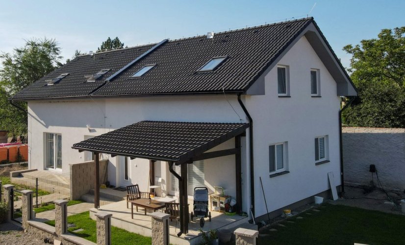 Beta 1/1 - Barva: Černá, Typ tašky: Základní taška, Typ krytiny: Betonová taška, Název: Beta, Povrchová úprava: Elegant - matná