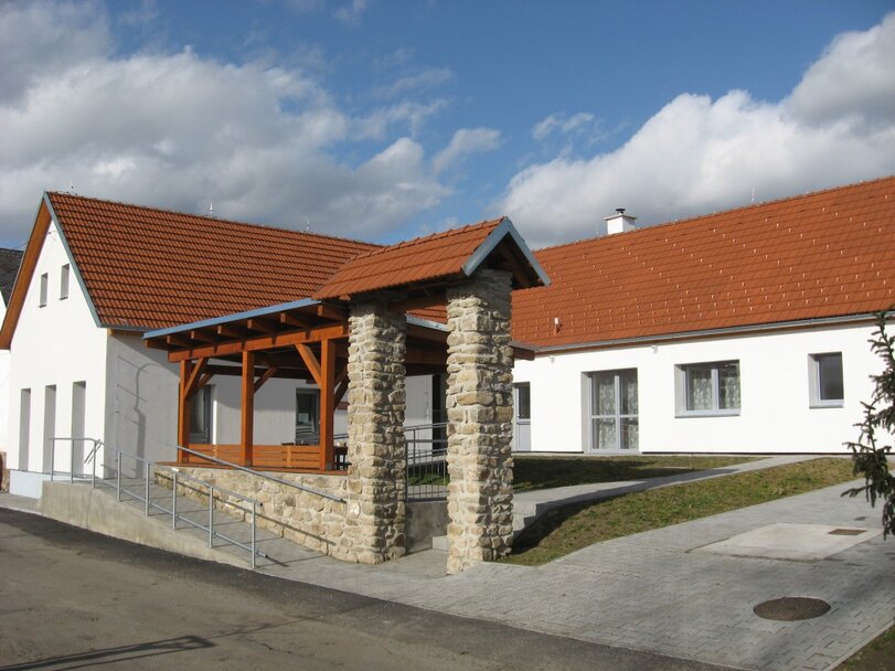 Keramická taška GRANÁT 11 1/1 - Druh krytiny BRAMAC: Keramické tašky, Barvy BRAMAC: Engoba měděná, Typ krytiny BRAMAC: GRANÁT 11, Typ tašky: Základní taška