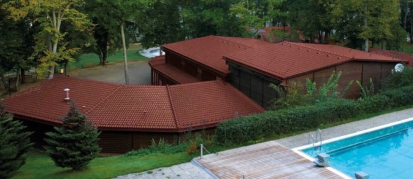 Betonová taška BRAMAC MAX 7° 1/1 - Druh krytiny BRAMAC: Betonové tašky, Barvy BRAMAC: Cihlově červená, Typ krytiny BRAMAC: BRAMAC MAX 7°, Typ tašky: Základní taška