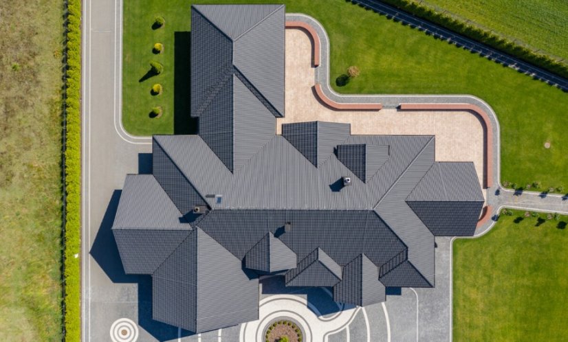 Betonová taška GÖTEBORG 1/1 - Barva: Tmavě šedá PLANAR, Typ tašky: Základní taška, Typ krytiny: Betonová taška, Název: GÖTEBORG