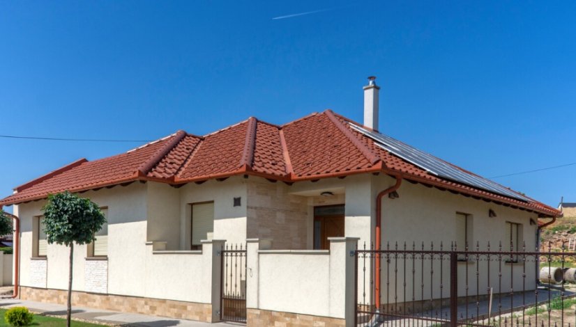 Keramická taška BALANCE 1/1 - Barva: Klasická červená přírodní, Typ tašky: Základní taška, Typ krytiny: Pálená taška, Název: BALANCE