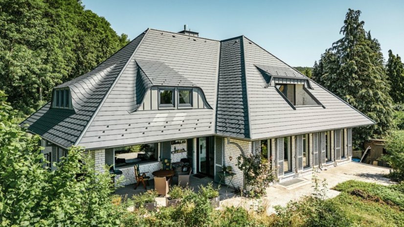 Falcovaný šindel PREFA - Barva: RAL 9005 černá, Typ krytiny: Falcovaný šindel PREFA