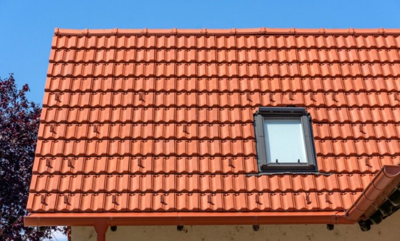 Keramická taška RAPIDO 1/1 - Barva: Cihlově červená engoba, Typ tašky: Základní taška, Typ krytiny: Pálená taška, Název: RAPIDO