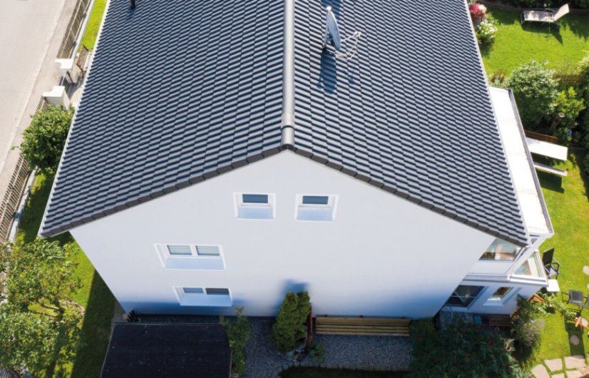 Betonová taška BREMA - Barva: Tmavě šedá PLANAR, Typ tašky: Základní taška, Typ krytiny: Betonová taška, Název: BREMA