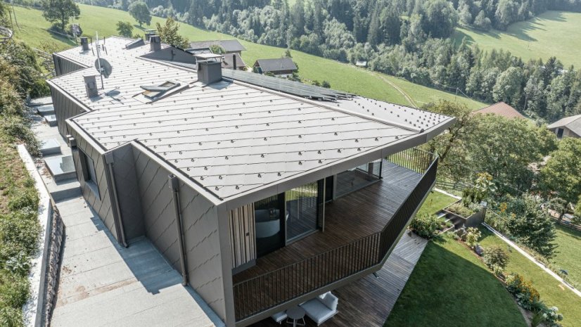 Falcovaná šablona 44 × 44 PREFA - Barva: RAL 3009 tmavě červená, Typ krytiny: Falcovaná šablona 44 × 44 PREFA