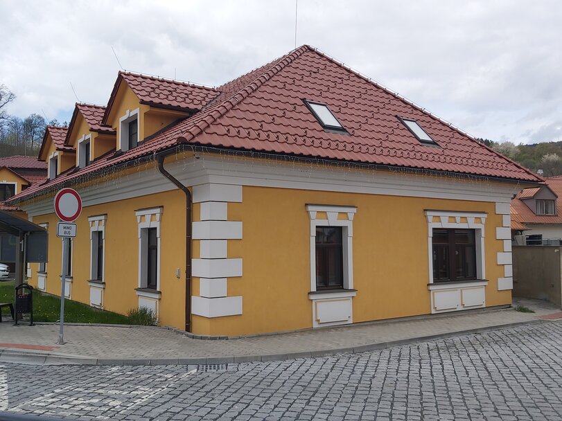 Keramická taška RUBÍN 9 1/1 - Druh krytiny BRAMAC: Keramické tašky, Barvy BRAMAC: Engoba měděná, Typ krytiny BRAMAC: RUBÍN 9, Typ tašky: Základní taška