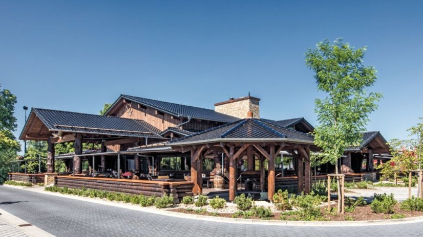 Keramická taška FUTURA 1/1 - Barva: Engoba vínově červená, Typ tašky: Základní taška, Typ krytiny: Pálená taška, Název: FUTURA