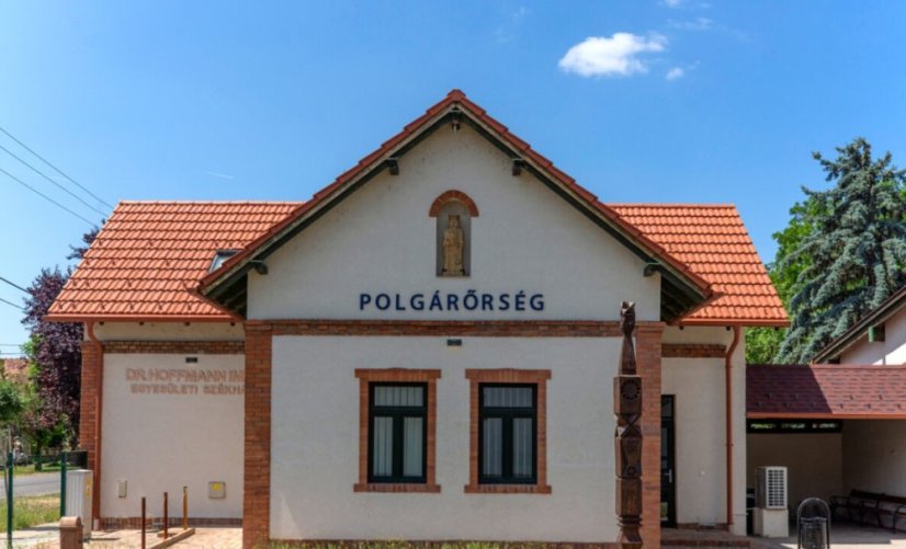 Keramická taška RAPIDO 1/1 - Barva: Cihlově červená engoba, Typ tašky: Základní taška, Typ krytiny: Pálená taška, Název: RAPIDO