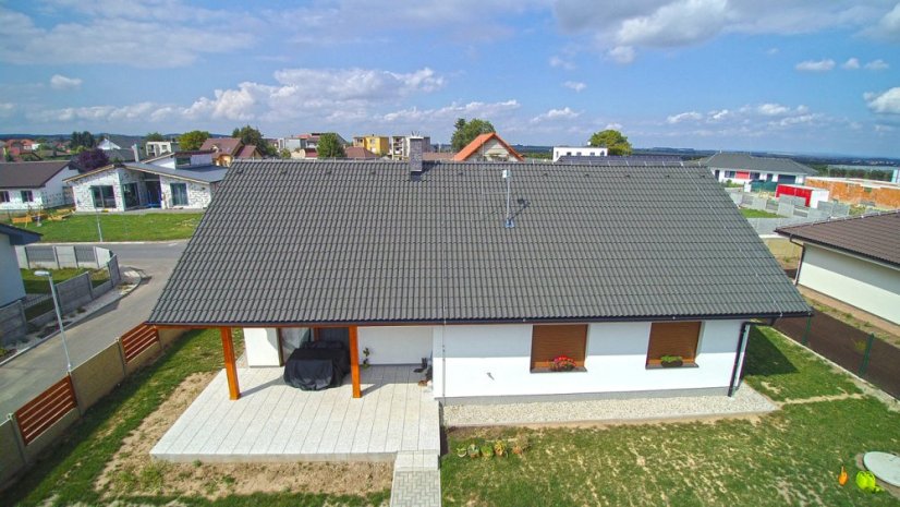 Betonová taška DANUBIA 1/1 - Typ tašky: Základní taška, Třída kvality: Terran INOVA, Barva Terran: Cihlově červená